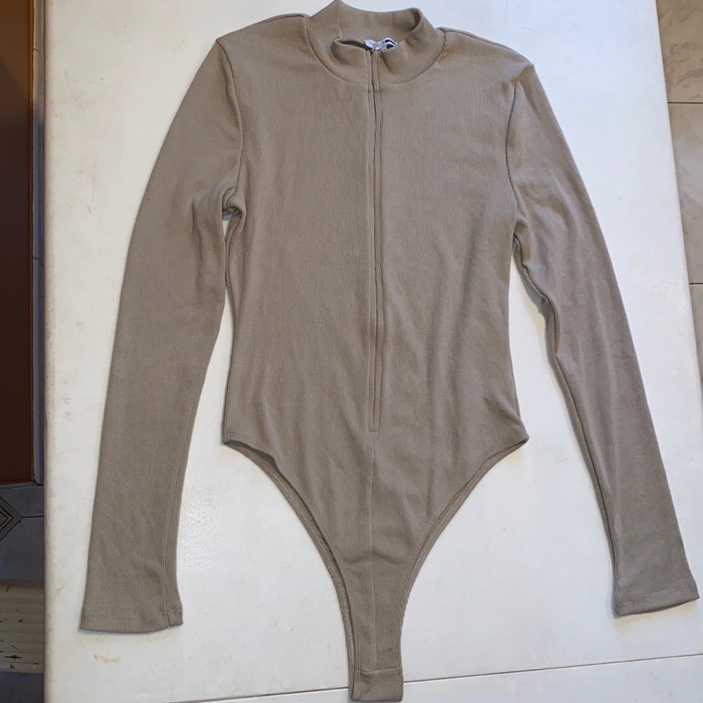 Tan deep V long sleeve bodysuit #sexy#fashionnova